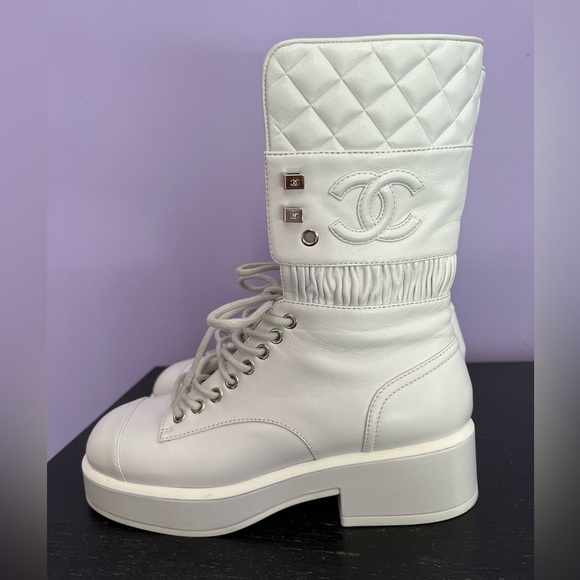 SOLD!!!Chanel white leather quilted combat 2021 collection lace up boots 35 - Picture 4 of 17